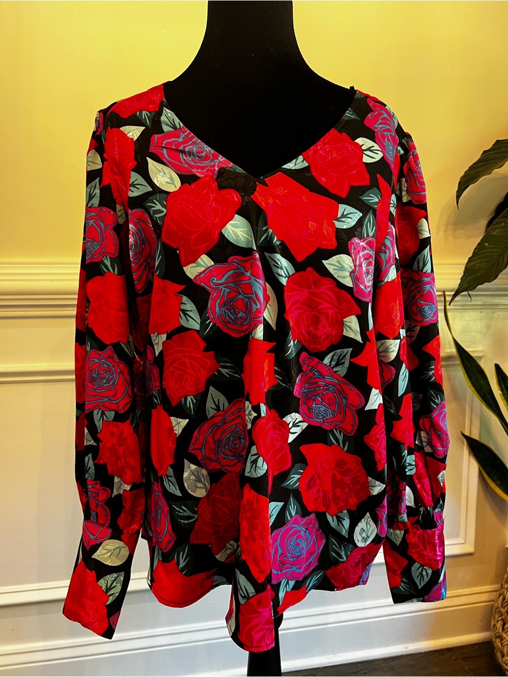 cupcakes & cashmere Black V-Neck Long Sleeve Top with Red Rose Print